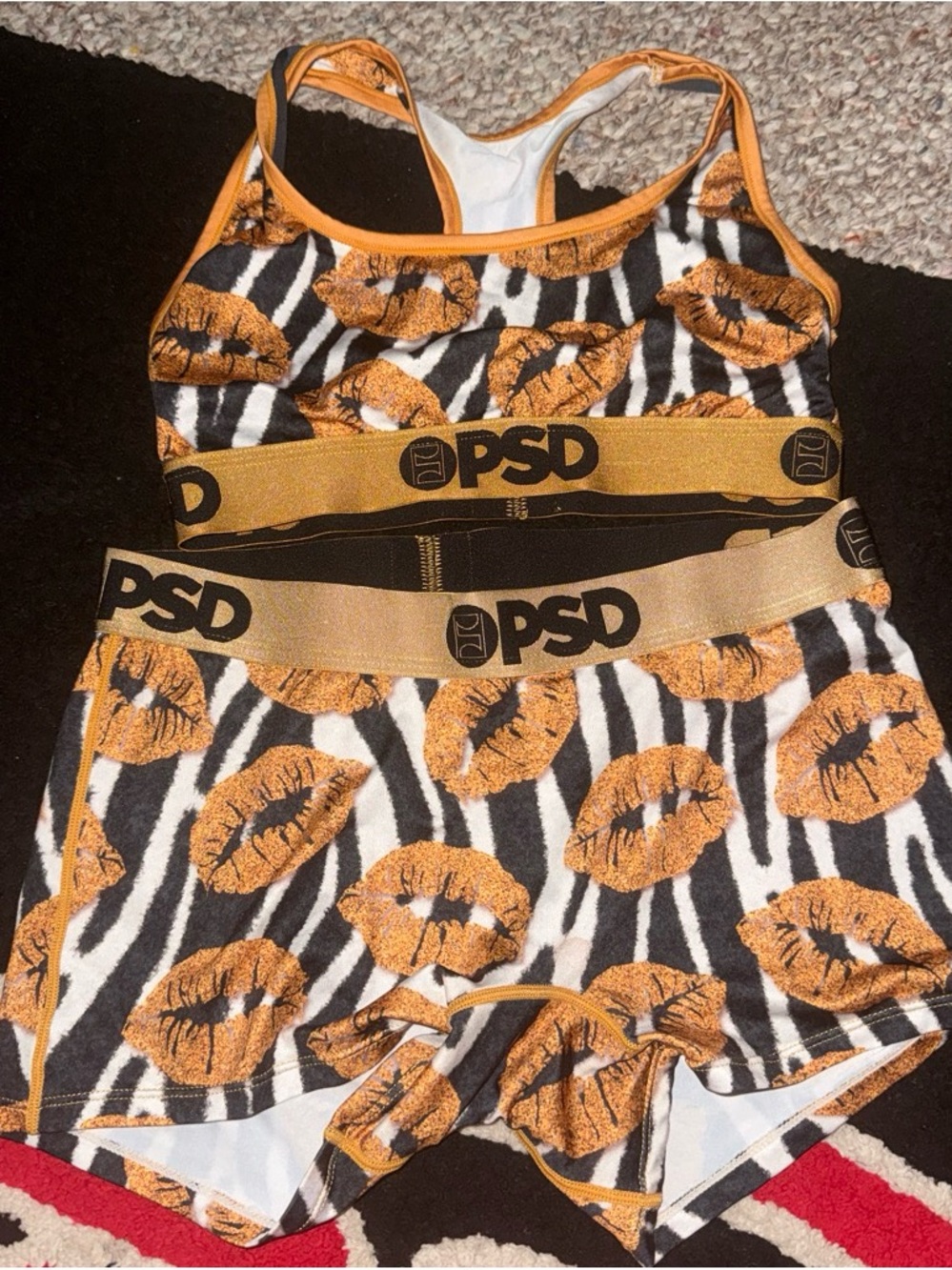 PSD Gold Lip Zebra Sports Set - Gold & Black